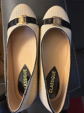 Classique woven loafers with black strip accent🖤